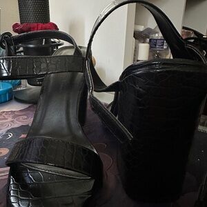 Wild Diva Black Croc-Pattern Platform Heels